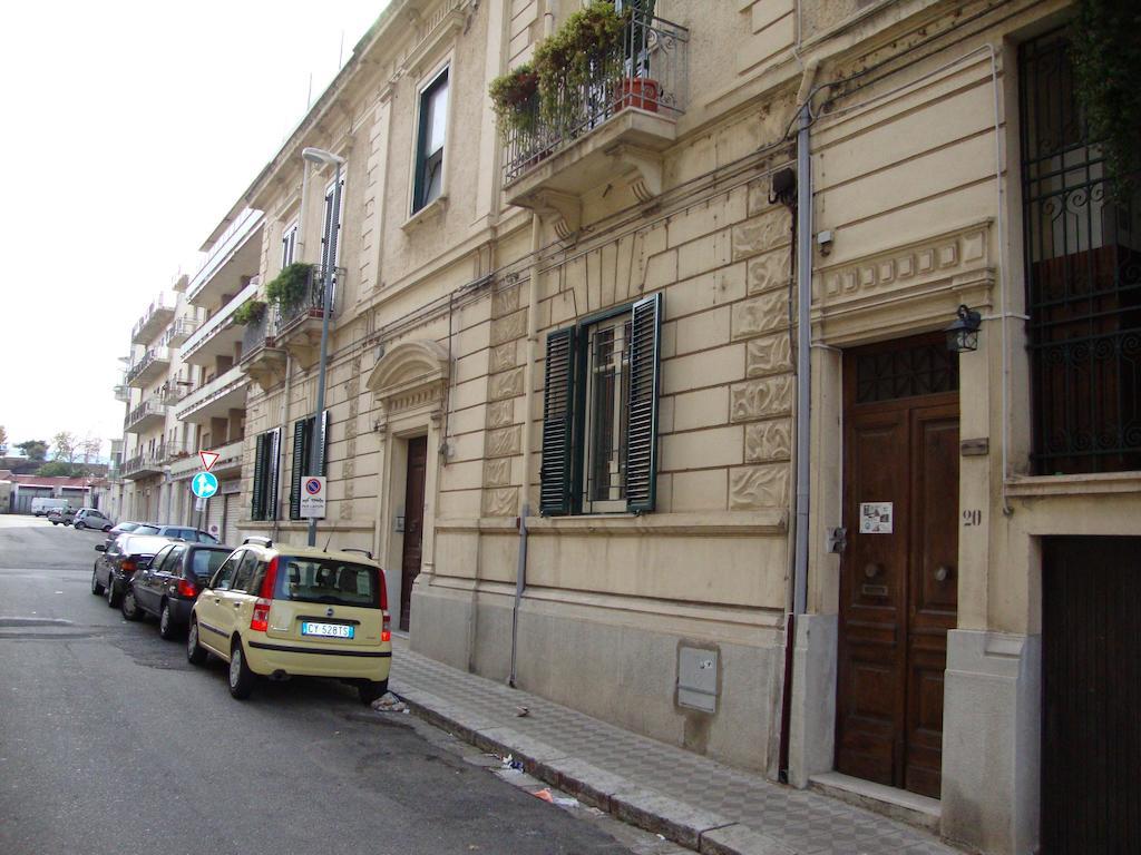 La Maison Des Livres Reggio Calabria Exterior photo